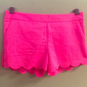 NWOT Hot Pink scalloped short shorts.